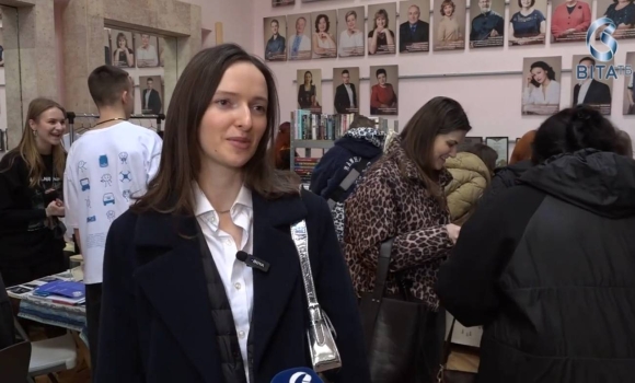 “Файна здибанка” у Вінниці цього року поєднала ярмаркову атмосферу з літературною складовою “Файна здибанка” у Вінниці цього року поєднала ярмаркову атмосферу з літературною складовою