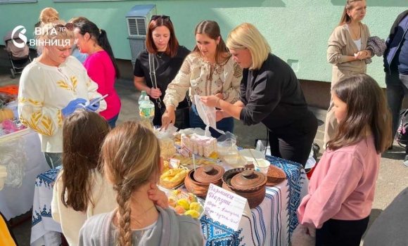«Швидкий борщик» розкупили першим вінницький ліцей зібрав рекордну суму на автівку для фронту «Швидкий борщик» розкупили першим вінницький ліцей зібрав рекордну суму на автівку для фронту