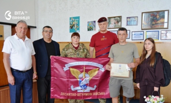 «За поранення» ветерану з Томашпільщини вручили відзнаку Міноборони «За поранення» ветерану з Томашпільщини вручили відзнаку Міноборони