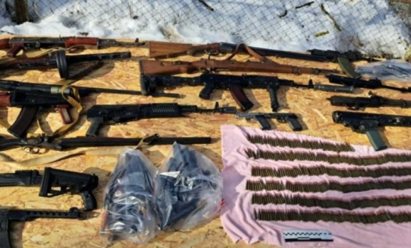 32-річного торговця зброєю затримали у Вінницькому районі 32-річного торговця зброєю затримали у Вінницькому районі