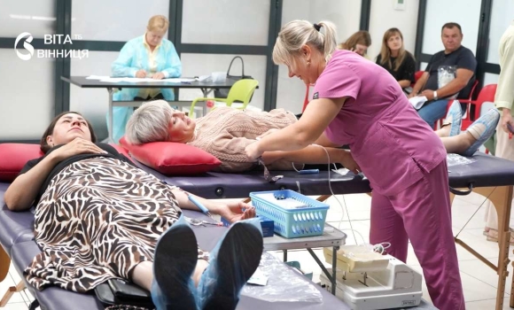 33 працівники міськради Вінниці стали донорами крові за один день 33 працівники міськради Вінниці стали донорами крові за один день