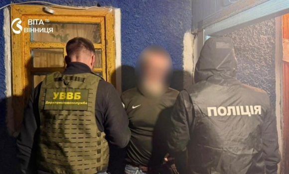 8000 доларів за інструкції для нелегального перетину організатора переправлення взяли під варту 8000 доларів за інструкції для нелегального перетину організатора переправлення взяли під варту