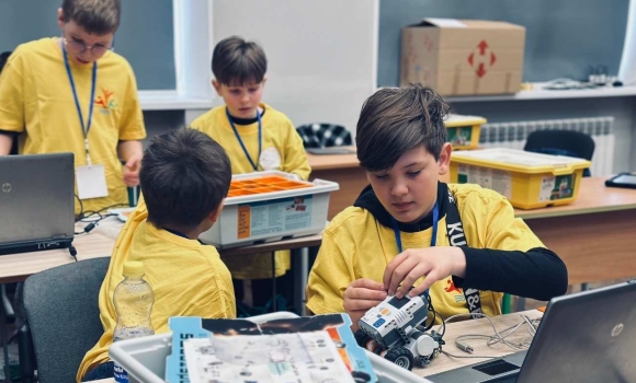 Битви роботів та місто 2050 року що конструювали юні вінничани на Vinnytsia RoboCamp Битви роботів та місто 2050 року що конструювали юні вінничани на Vinnytsia RoboCamp