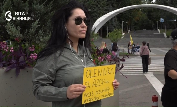 Десятки вінничан вшанували хвилиною мовчання загиблих в Оленівці Десятки вінничан вшанували хвилиною мовчання загиблих в Оленівці