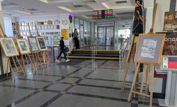 До 212-річчя Кобзаря у холі Вінницької міськради відкрили виставку До 212-річчя Кобзаря у холі Вінницької міськради відкрили виставку