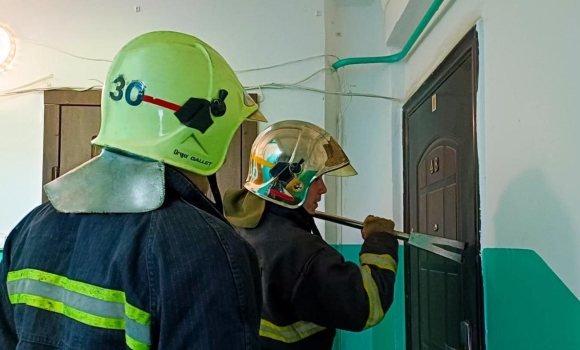 Донька забила на сполох у Ладижині надзвичайники врятували пенсіонерку, в якої стався інсульт Донька забила на сполох у Ладижині надзвичайники врятували пенсіонерку, в якої стався інсульт