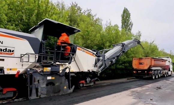 Дорожники працюють без вихідних де на Вінниччині саме зараз кладуть новий асфальт Дорожники працюють без вихідних де на Вінниччині саме зараз кладуть новий асфальт