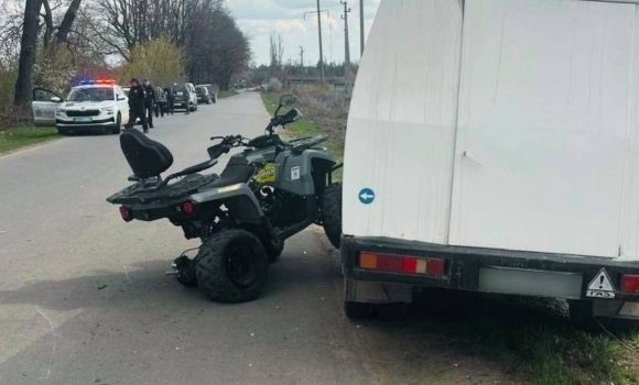 Двоє дітей у лікарні на Вінниччині 13-річний водій квадроцикла протаранив ГАЗ Двоє дітей у лікарні на Вінниччині 13-річний водій квадроцикла протаранив ГАЗ