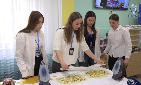 Екоініціатива в ліцеї у Вінниці діти виготовляють вощанки в рамках проєкту шкільного підприємництва Екоініціатива в ліцеї у Вінниці діти виготовляють вощанки в рамках проєкту шкільного підприємництва
