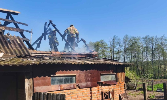 Фатальна необачність куріння та спалювання трави ледь не позбавили вінничан даху над головою Фатальна необачність куріння та спалювання трави ледь не позбавили вінничан даху над головою