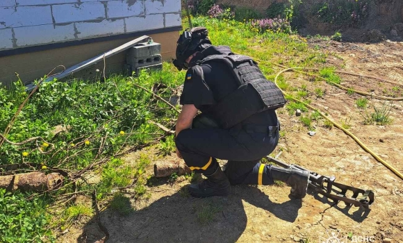Господарські роботи ледь не завершилися трагедією на Вінниччині виявили артснаряд Господарські роботи ледь не завершилися трагедією на Вінниччині виявили артснаряд