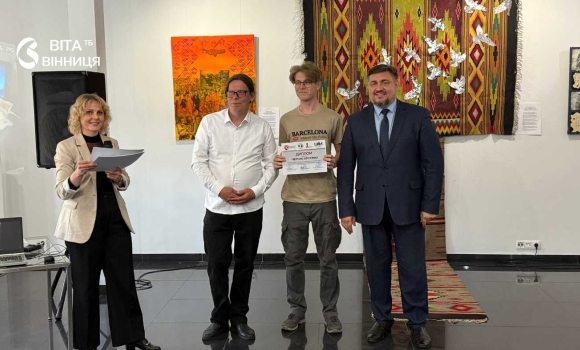 Художня провокація та чесність від вінницьких школярів що демонструє виставка «Перший крок» Художня провокація та чесність від вінницьких школярів що демонструє виставка «Перший крок»