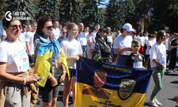 Кожен метр — знак вдячності Вінниця долучилась до Всеукраїнського забігу в День пам'яті захисників Кожен метр — знак вдячності Вінниця долучилась до Всеукраїнського забігу в День пам'яті захисників