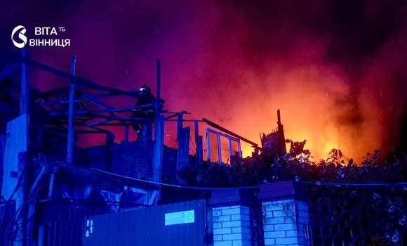 Майже 200 «квадратів» у вогні на Руданського у Вінниці горіла недобудова Майже 200 «квадратів» у вогні на Руданського у Вінниці горіла недобудова