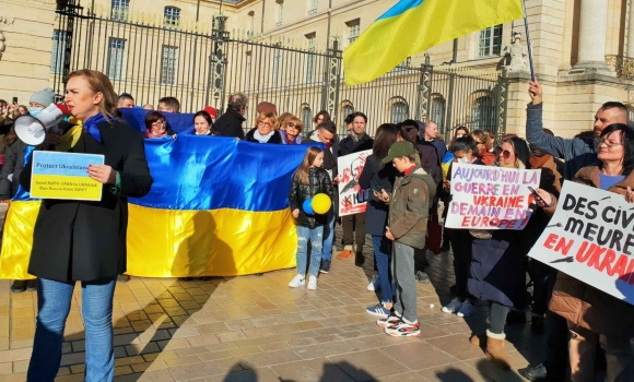 Міжнародна солідарність допомагає Україні вистояти й рухатись вперед Міжнародна солідарність допомагає Україні вистояти й рухатись вперед