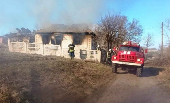 На Вінниччині чоловік вщент спалив власний будинок, бо посварився з дружиною На Вінниччині чоловік вщент спалив власний будинок, бо посварився з дружиною