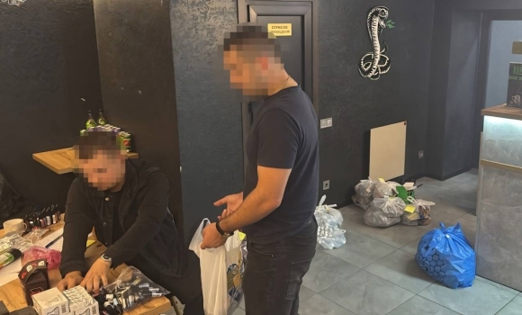 На Вінниччині ліквідували масштабну мережу збуту нелегальних рідин для електронних сигарет На Вінниччині ліквідували масштабну мережу збуту нелегальних рідин для електронних сигарет