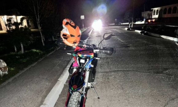 На Вінниччині 8-річний велосипедист опинився в лікарні після зустрічі з юним байкером На Вінниччині 8-річний велосипедист опинився в лікарні після зустрічі з юним байкером