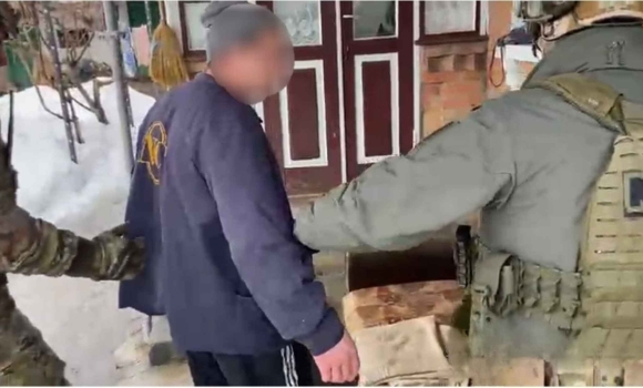 На Вінниччині підозрюваний зустрів поліцію з зарядженою рушницею На Вінниччині підозрюваний зустрів поліцію з зарядженою рушницею