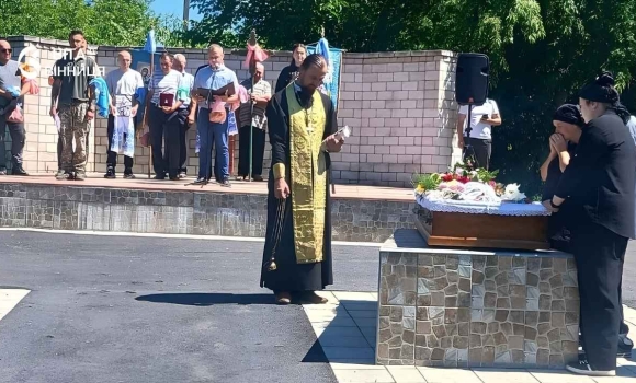 На Вінниччині поховали 23-річного молодшого сержанта — захисника України та ветерана бойових дій На Вінниччині поховали 23-річного молодшого сержанта — захисника України та ветерана бойових дій