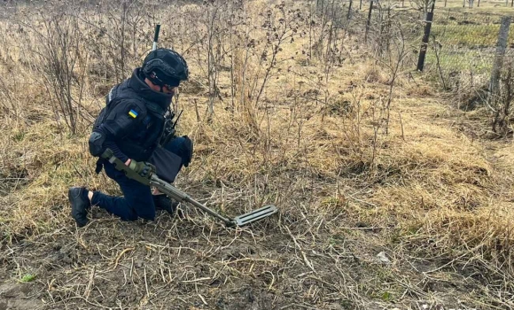 На Вінниччині сапери знищили два артилерійські снаряди та міну На Вінниччині сапери знищили два артилерійські снаряди та міну
