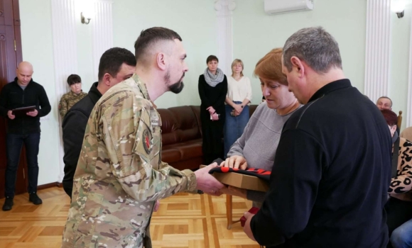 На Вінниччині вручили посмертні нагороди рідним шести полеглих Героїв На Вінниччині вручили посмертні нагороди рідним шести полеглих Героїв