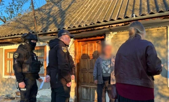 На Вінниччині викрили серійного розповсюджувача дитячого порно підозрюваного взяли під варту На Вінниччині викрили серійного розповсюджувача дитячого порно підозрюваного взяли під варту
