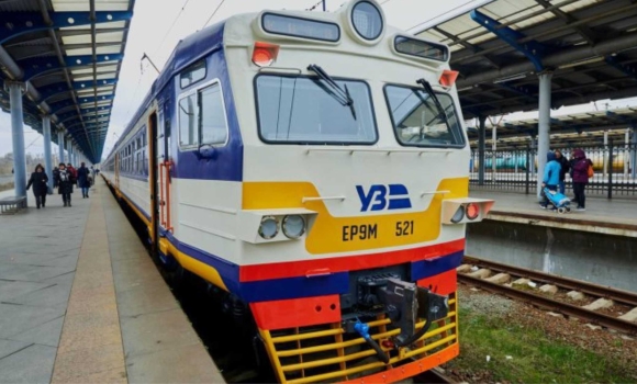 На Вінниччині змінили розклад руху приміський поїздів через ремонт на коліях На Вінниччині змінили розклад руху приміський поїздів через ремонт на коліях
