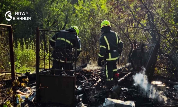 Несправна піч і спалювання сухостою через що горіли оселі у Вінниці та Михайлівці Несправна піч і спалювання сухостою через що горіли оселі у Вінниці та Михайлівці