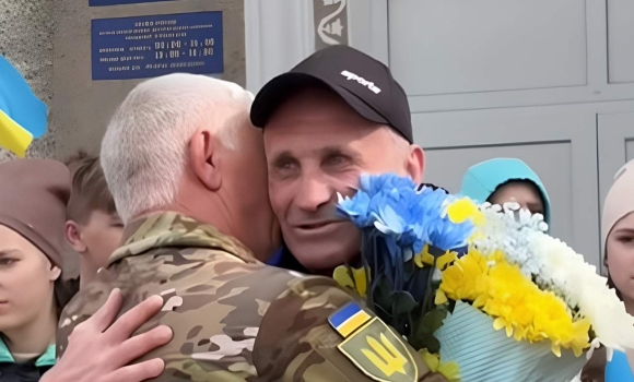 Незламний тракторист вінничанин повернувся додому після трьох років російського полону Незламний тракторист вінничанин повернувся додому після трьох років російського полону