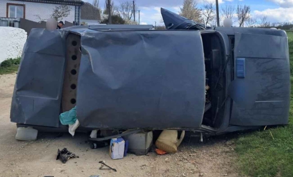 Нічна троща на Жмеринщині 18-річний водій не втримав на дорозі ВАЗ із пасажирами-підлітками Нічна троща на Жмеринщині 18-річний водій не втримав на дорозі ВАЗ із пасажирами-підлітками