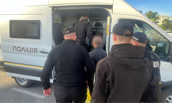 Обшуки на Вінниччині комбата затримали за «відкати» з бойових виплат підлеглих Обшуки на Вінниччині комбата затримали за «відкати» з бойових виплат підлеглих