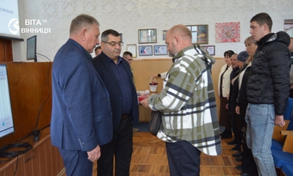 Вручення посмертних державних нагород рідним загиблих воїнів в актовій залі Томашпільської селищної ради Вручення посмертних державних нагород рідним загиблих воїнів в актовій залі Томашпільської селищної ради