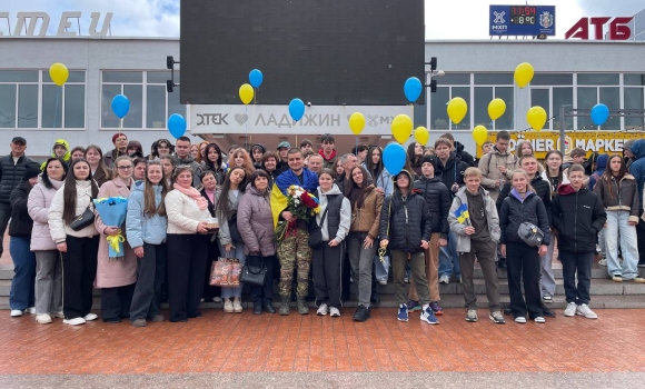 Після майже чотирьох років полону до Ладижина повернувся морський піхотинець Після майже чотирьох років полону до Ладижина повернувся морський піхотинець