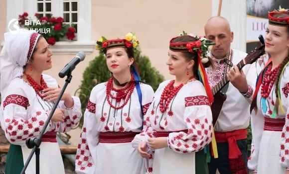 Подільська пісня підкорила Закарпаття успіх ансамблю «З роси й води» на престижному фестивалі Подільська пісня підкорила Закарпаття успіх ансамблю «З роси й води» на престижному фестивалі
