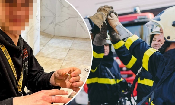 Прикраса стала загрозою у Вінниці бійці ДСНС розрізали перстень прямо на руці постраждалого Прикраса стала загрозою у Вінниці бійці ДСНС розрізали перстень прямо на руці постраждалого