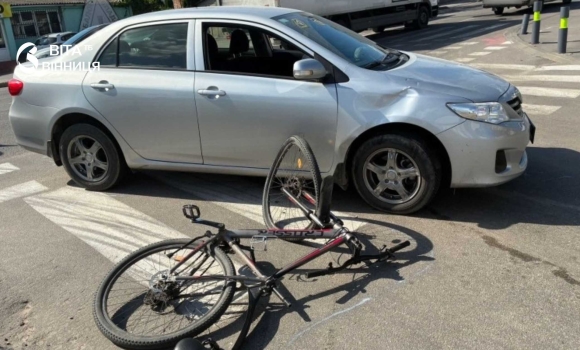 Рухався велодоріжкою у Вінниці після наїзду авто госпіталізували 18-річного велосипедиста Рухався велодоріжкою у Вінниці після наїзду авто госпіталізували 18-річного велосипедиста