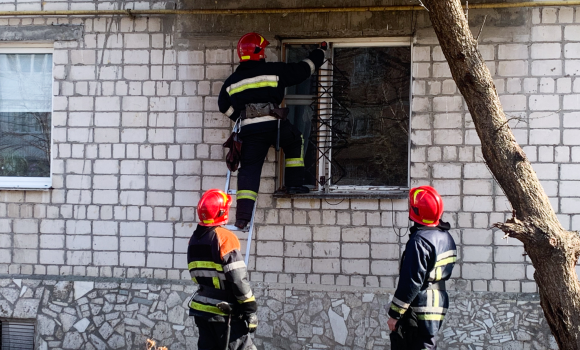 Рятувальники екстрено відчиняли квартири двох літніх вінничанок Рятувальники екстрено відчиняли квартири двох літніх вінничанок
