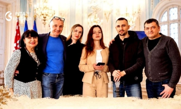Вірші про любов до України й незламність духу: вінничан кличуть на поетичну зустріч у Ратуші Вірші про любов до України й незламність духу: вінничан кличуть на поетичну зустріч у Ратуші