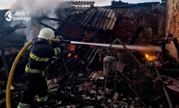 Склад із 300 тоннами зерна й соняшнику загорівся у Джулинській громаді Склад із 300 тоннами зерна й соняшнику загорівся у Джулинській громаді