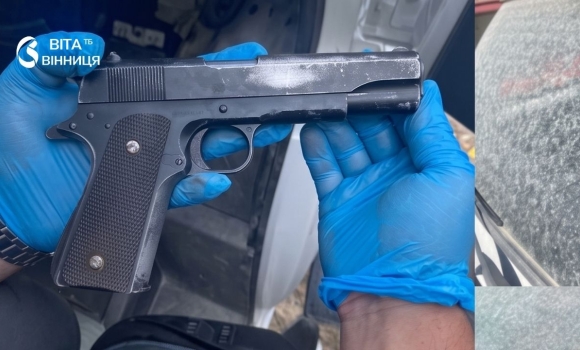 Стріляв у скло припаркованих авто «заради розваги» на Вінниччині затримали 18-річного хулігана Стріляв у скло припаркованих авто «заради розваги» на Вінниччині затримали 18-річного хулігана