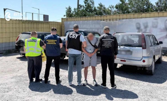 Три кросовери за 17 900 доларів вінничанин продавав авто під виглядом гуманітарки для ЗСУ Три кросовери за 17 900 доларів вінничанин продавав авто під виглядом гуманітарки для ЗСУ