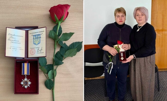 У Гайсині нагороду загиблого на фронті воїна отримали рідні Героя У Гайсині нагороду загиблого на фронті воїна отримали рідні Героя