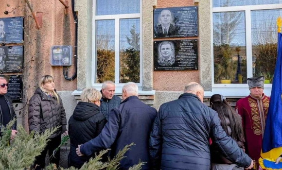 У Гайсині відкрили ще дві меморіальні дошки загиблим захисникам У Гайсині відкрили ще дві меморіальні дошки загиблим захисникам