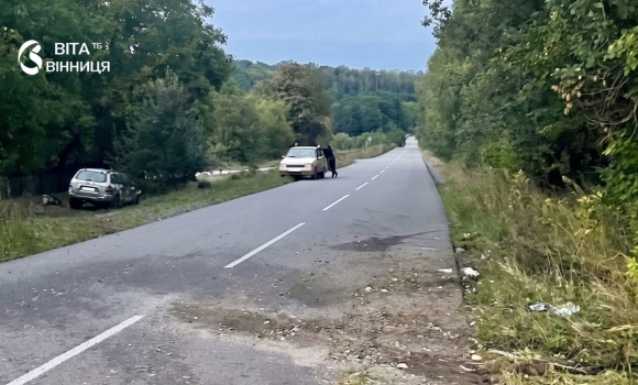У Гайсинському районі о пів на п’яту ранку розбилось авто з двома хлопцями У Гайсинському районі о пів на п’яту ранку розбилось авто з двома хлопцями