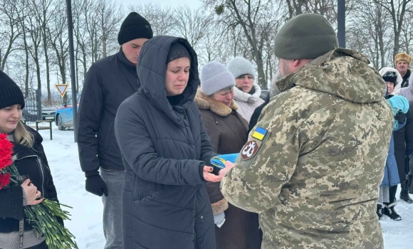 У Тульчині прощались з 53-річним захисником, який загинув виконуючи бойове завдання У Тульчині прощались з 53-річним захисником, який загинув виконуючи бойове завдання