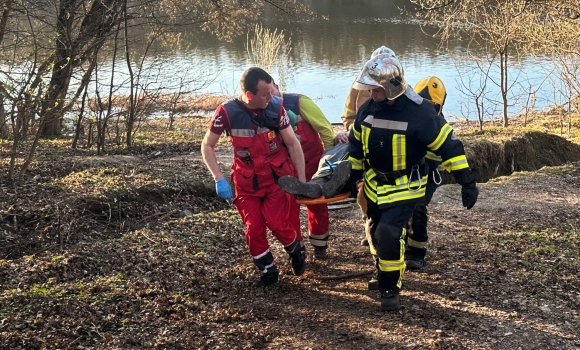 У Вінниці чоловік впав зі скелі – на допомогу викликали рятувальників У Вінниці чоловік впав зі скелі – на допомогу викликали рятувальників