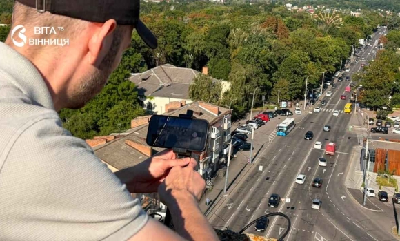 У Вінниці думають над новими паркомісцями на площі Героїв Майдану У Вінниці думають над новими паркомісцями на площі Героїв Майдану
