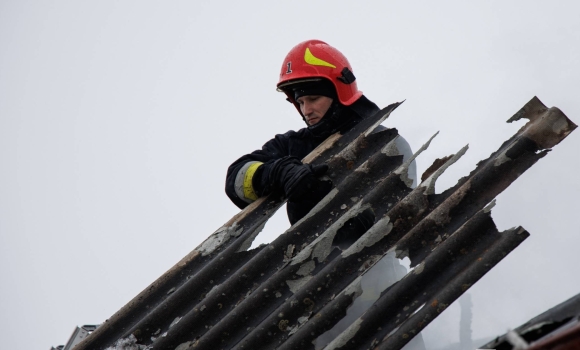 У Вінниці горів дах приватного будинку на вул.Олеся Гончара У Вінниці горів дах приватного будинку на вул.Олеся Гончара