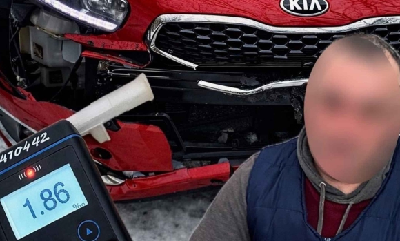 У Вінниці п'яний водій розтрощив огорожу та зник з місця подій У Вінниці п'яний водій розтрощив огорожу та зник з місця подій